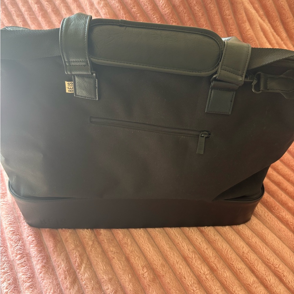 Beis weekender bag in black